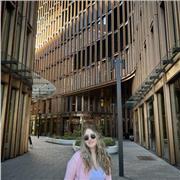 Profesora agradable de inglés y lengua para niños